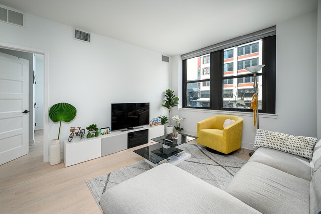 Building Photo - 10 PROVOST St