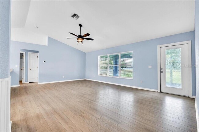 Foto del edificio - 1708 Blue Lake Cir