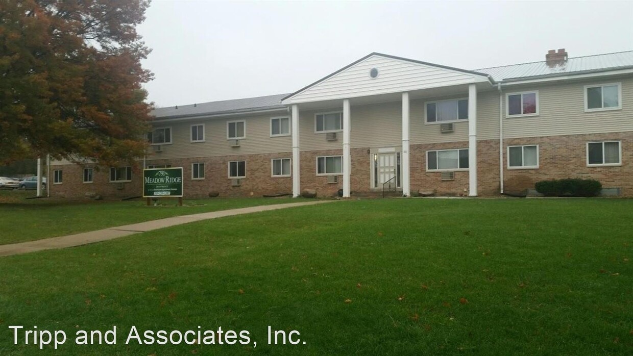 Primary Photo - 1 br, 1 bath Apartment - 765-791 Russell Rd.
