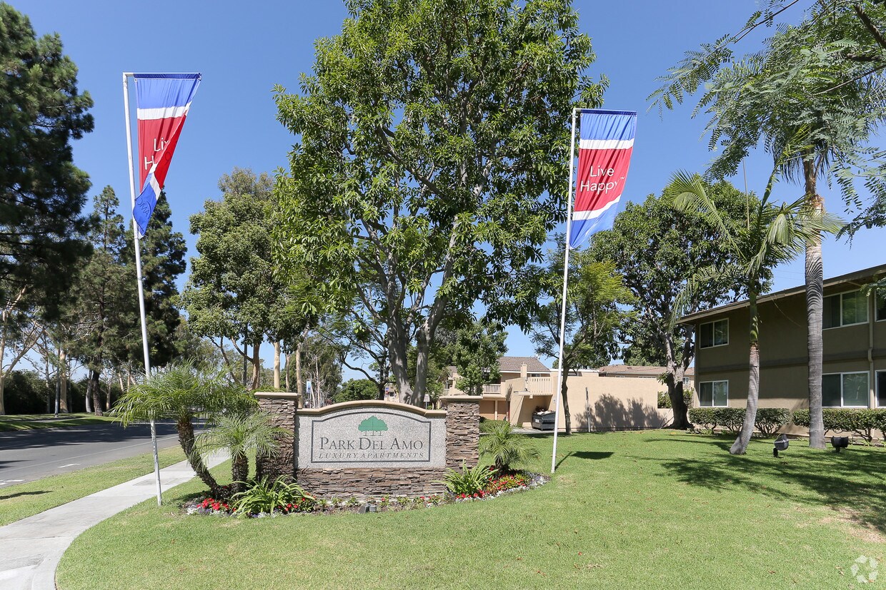 Park Del Amo - Apartments in Lakewood, CA | Westside Rentals Park Del Amo - Apartments in Lakewood, CA | Westside Rentals