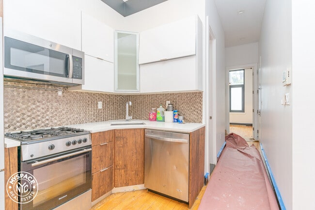 Building Photo - 308 Stanhope St