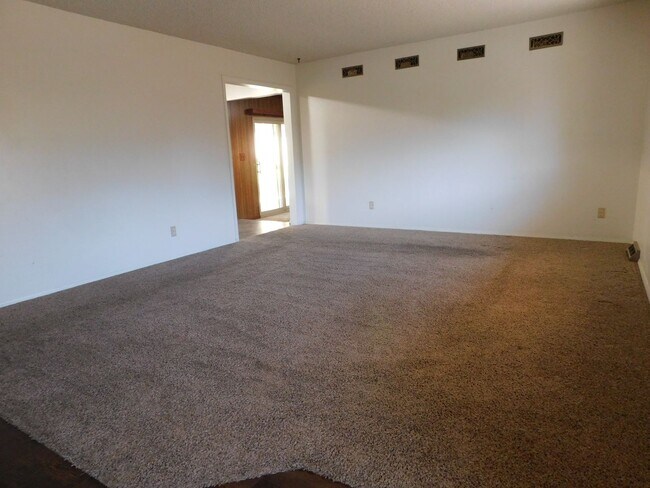 Building Photo - Home in Paradise Hills Sub-Division