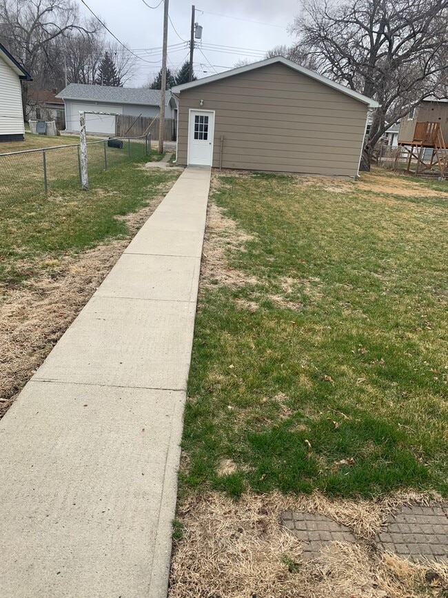 Building Photo - 918 S 1st St