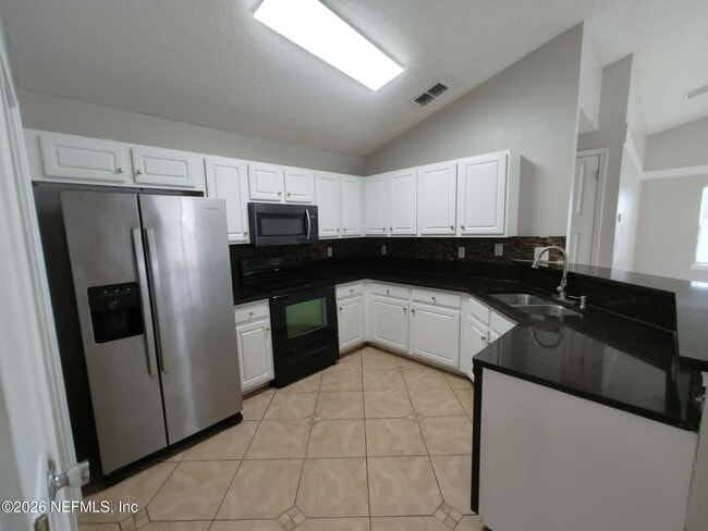 Foto del edificio - 7548 Cliff Cottage Dr