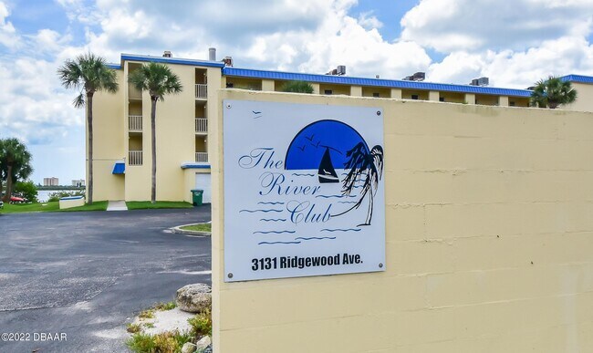 Foto del edificio - 3131 S Ridgewood Ave