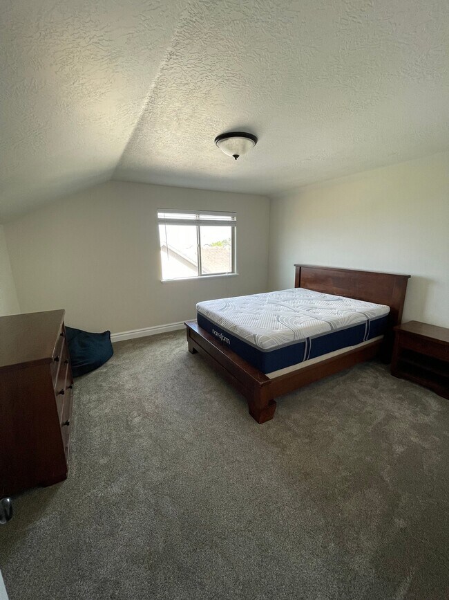 Building Photo - 3989 E Yakima Way