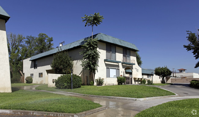 Building Photo - Warren St Family Village