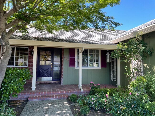 Building Photo - 4 br, 2 bath House - 500 Amherst Court