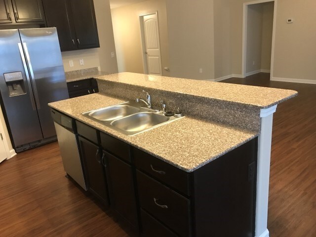 Building Photo - 208 Lakepointe Drive