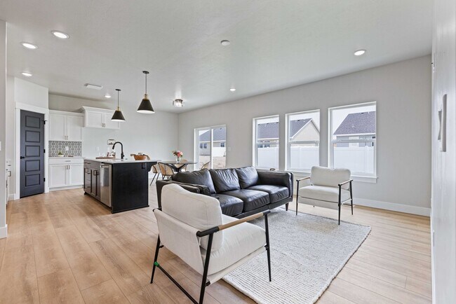 Building Photo - AWESOME 3 Bed 2 Bath Twin home in Sugar city
