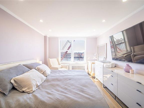 Foto del edificio - 1625 Emmons Ave