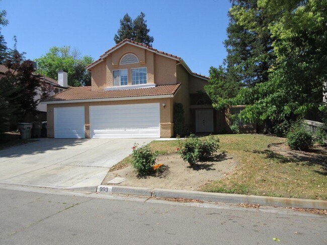 Foto del edificio - 4 Bed, 2.5 Bath Home with 3-Car Garage in Clovis Unified School District