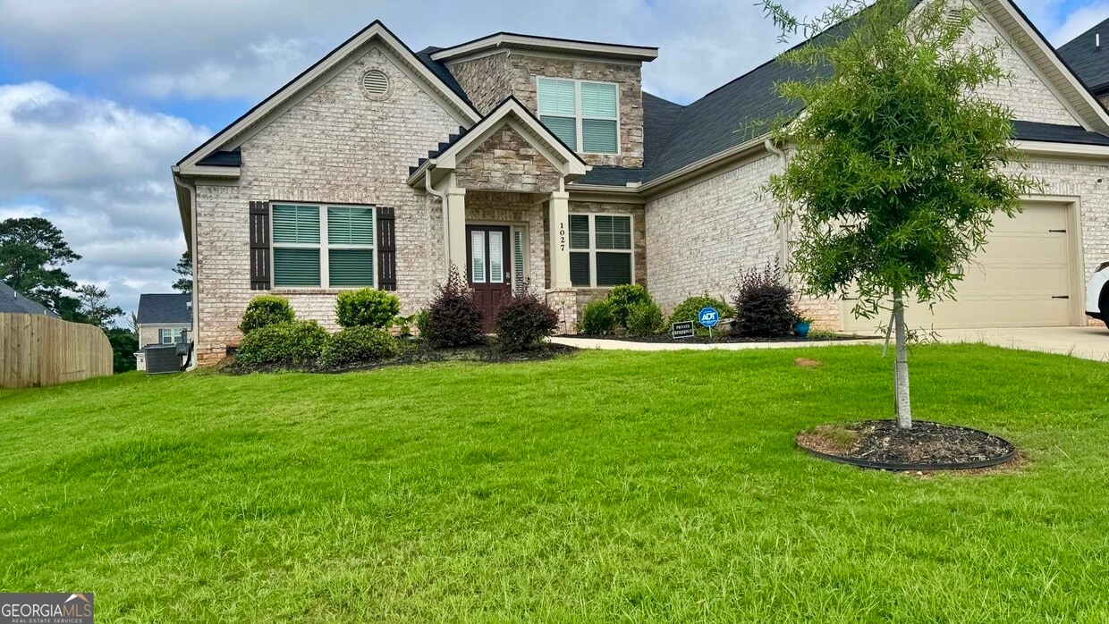 Foto principal - 1027 Ayrshire Dr