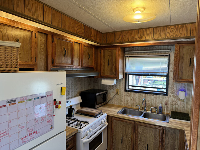 Building Photo - 25402 LaGrange Rd