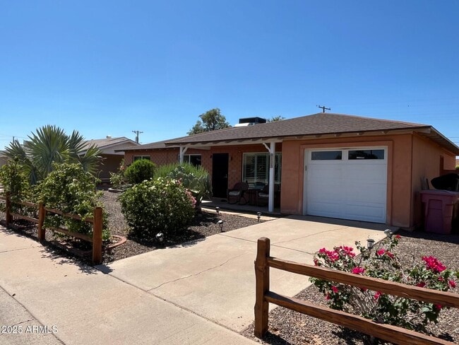 Building Photo - 8123 E Mitchell Dr