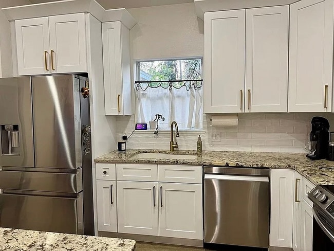 Building Photo - 27354 Pasadena Dr