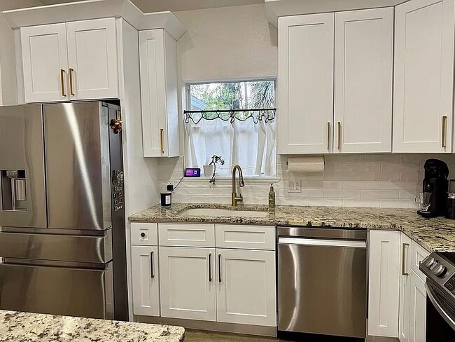 Foto del edificio - 27354 Pasadena Dr