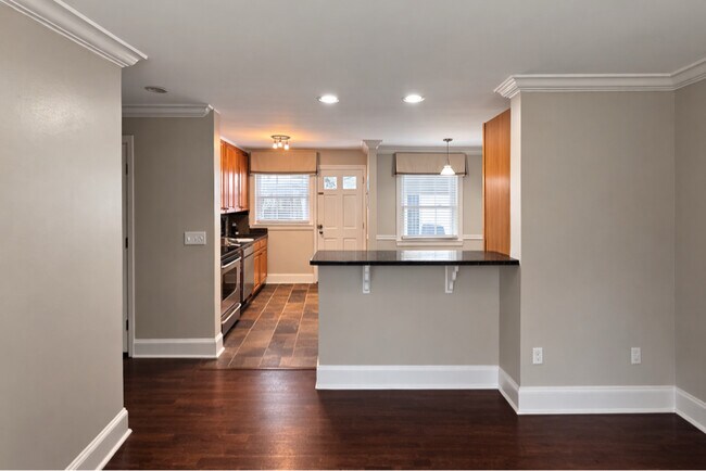 Foto del edificio - 1976 Lynnwood Dr