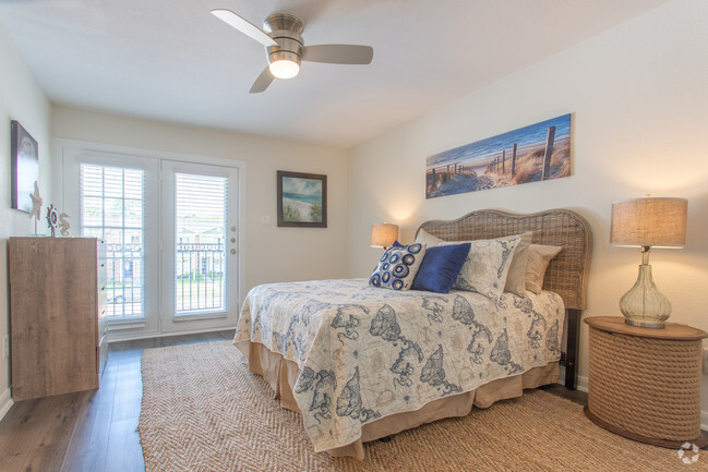 2 Br, Master Bedroom - Roundhill Townhomes