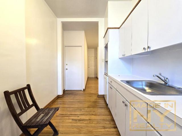 Foto del edificio - 2 bedroom in ASTORIA NY 11106