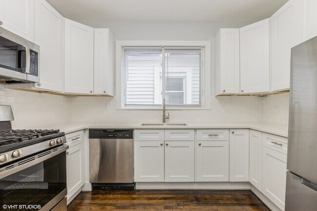 Foto del edificio - 4646 W Warwick Ave
