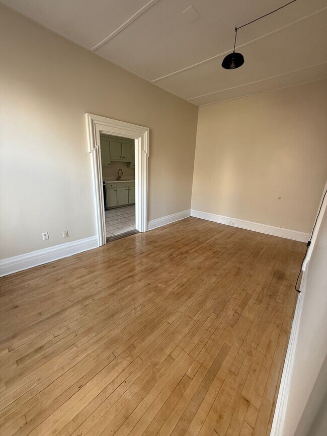 Building Photo - 32 W High St