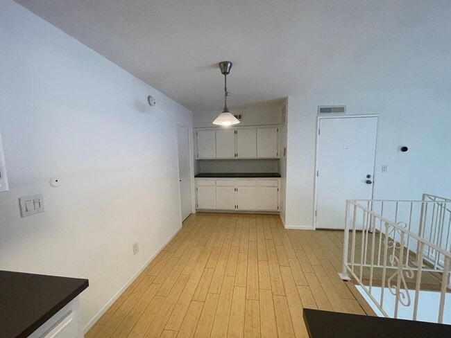Building Photo - 5500 Lindley Ave