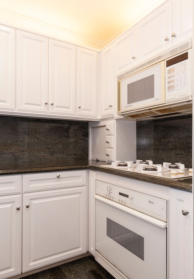 Kitchen - 933 17th St