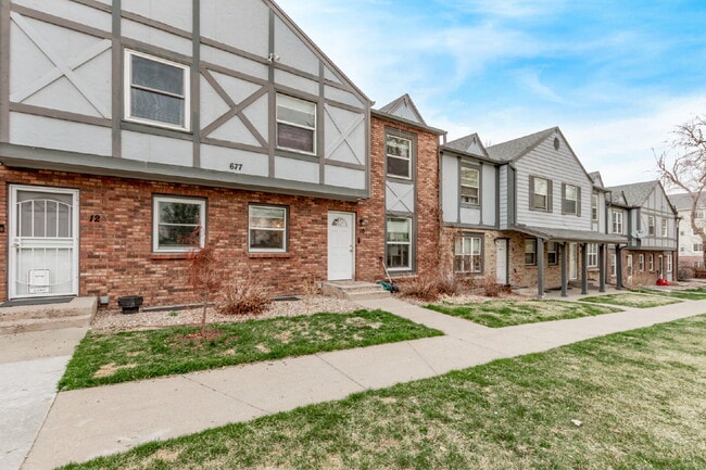 Building Photo - Lovely Three bed / Two bath for rent