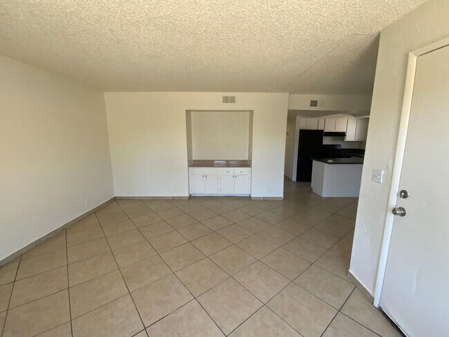 Foto del edificio - 6994 Issac Ave