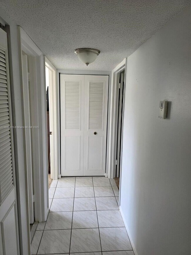 Foto del edificio - 8065 SW 107th Ave