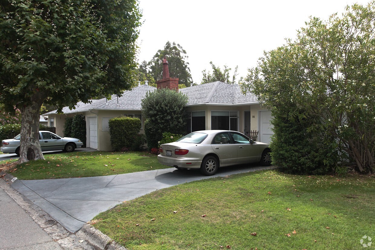 Foto del edificio - 84-88 Hilldale Dr