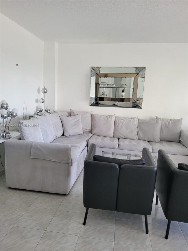 Foto del edificio - 220 Kings Point Dr