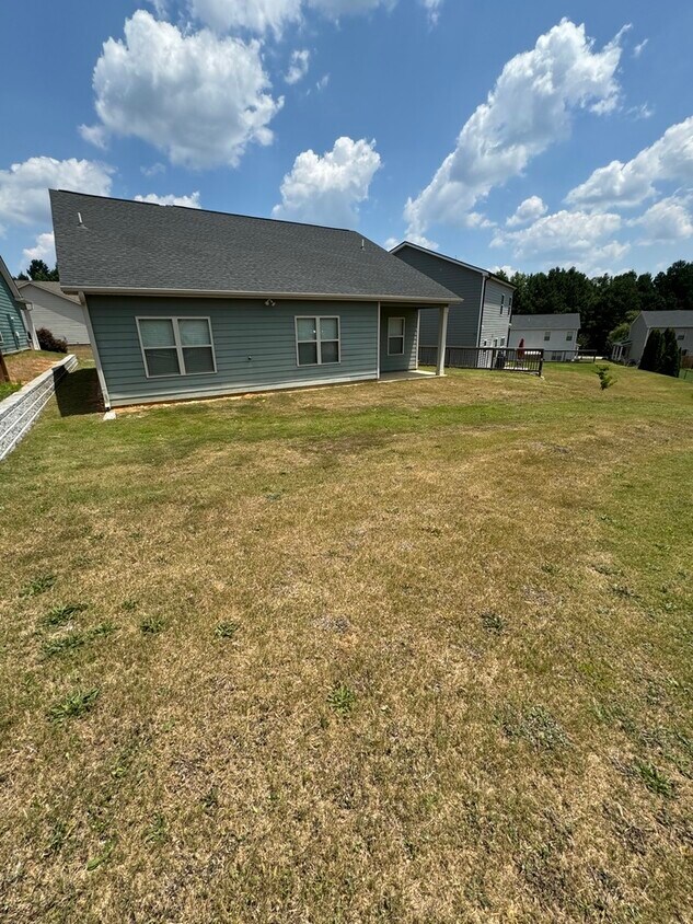Primary Photo - Gorgeous 3 bedroom, 2 bath, ranch style home