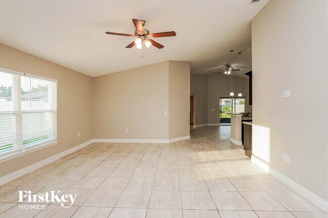 Building Photo - 368 Camellia Ct