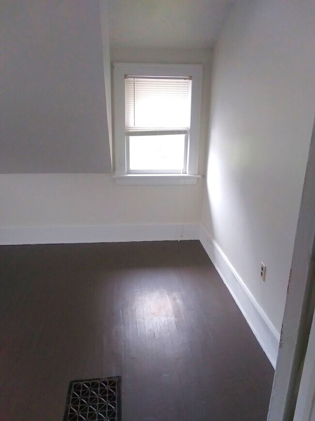 Building Photo - 713-713-713-712 13th Ave