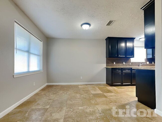 Foto del edificio - 2047 Lexington Woods Dr