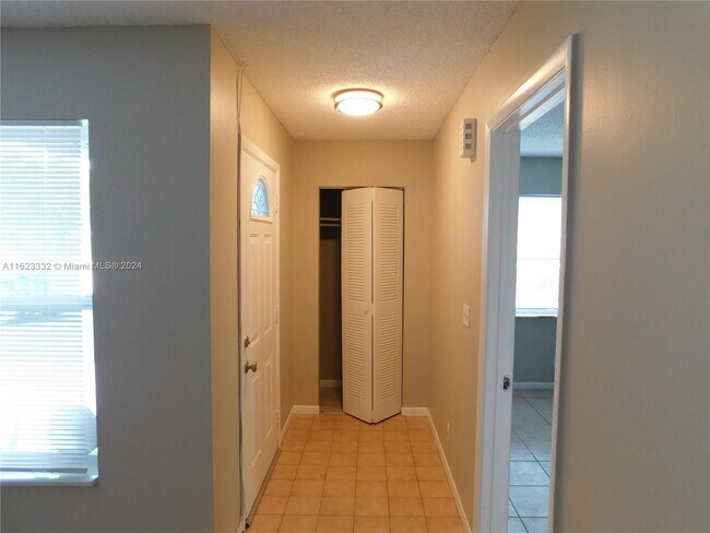 Foto del edificio - 3760 Coral Springs Dr