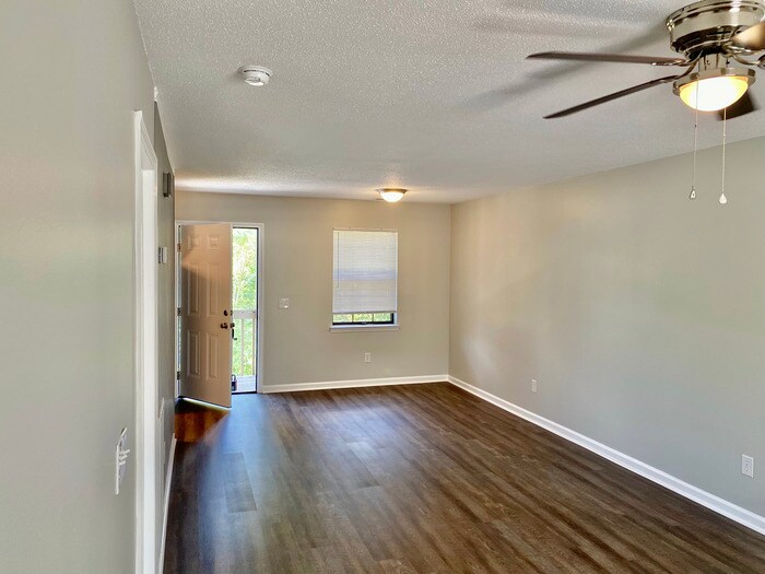 Foto principal - 4410 Delashmitt Rd