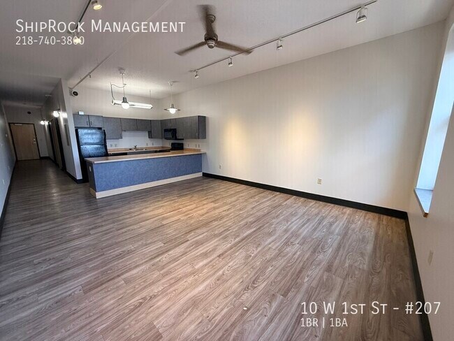 Foto del edificio - 10 W 1st St