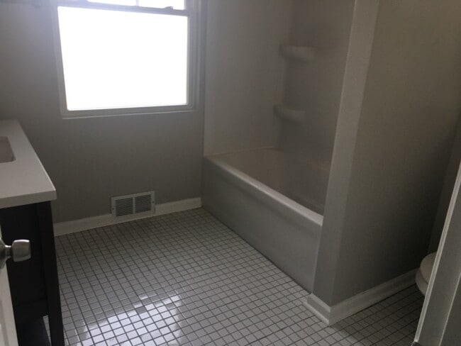 Building Photo - 3524 Hudson Ave