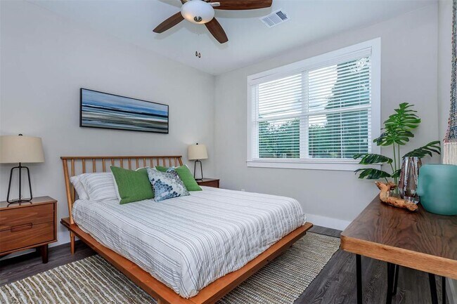 Foto del edificio - 1620 Oak Tree Dr