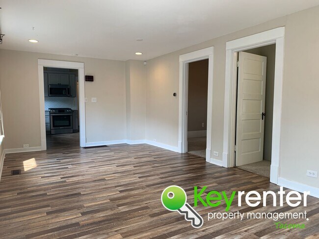 Building Photo - Gorgeous Centrally Located Tacoma Home!