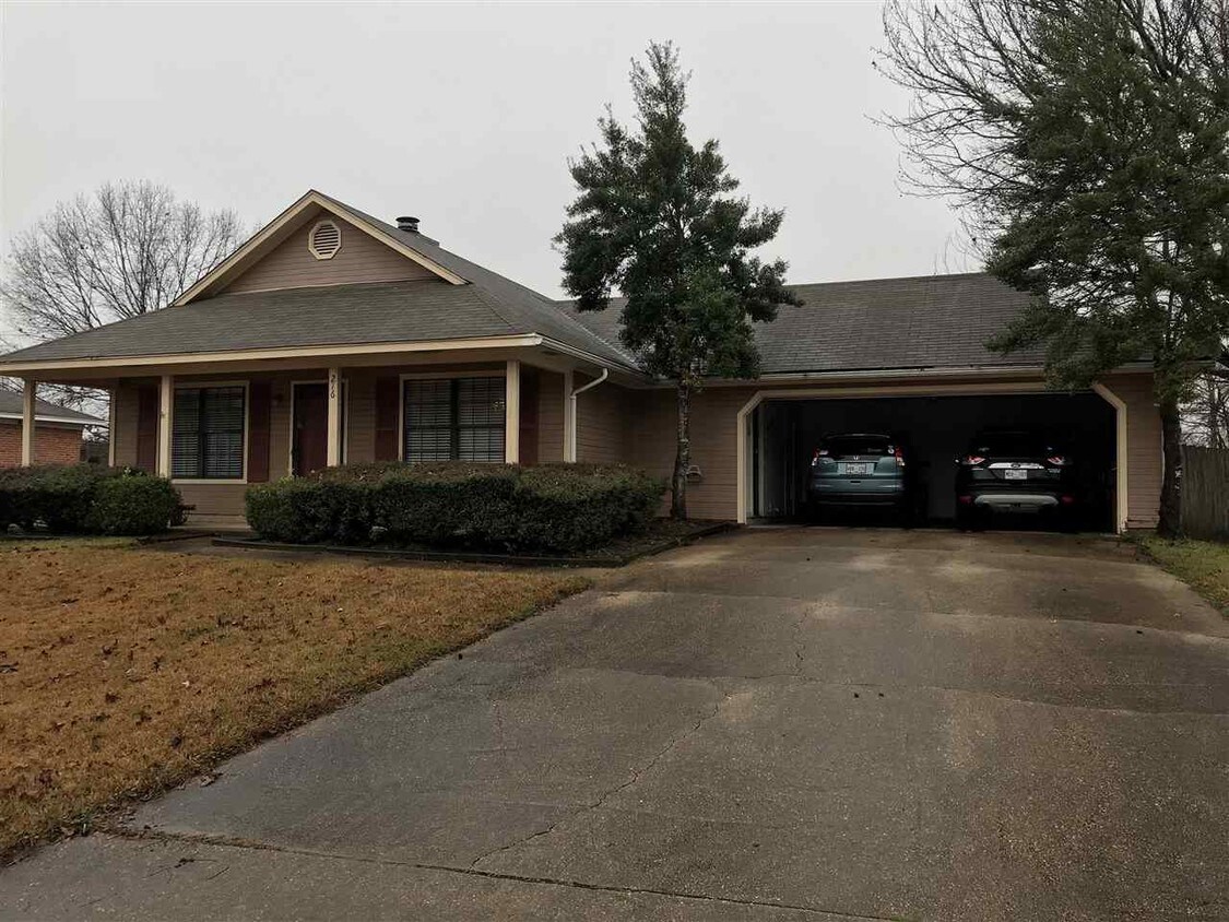 Primary Photo - 216 Beaver Creek Dr