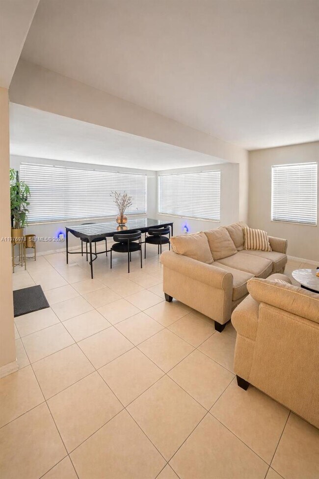 Foto del edificio - 30 NE 26th St