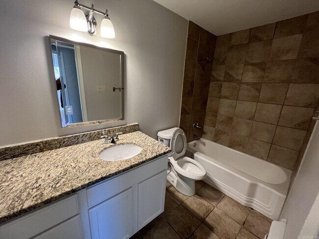 Building Photo - 221 Greencrest Dr