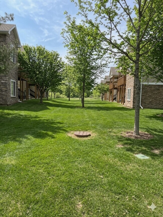 Building Photo - Meadow Cove