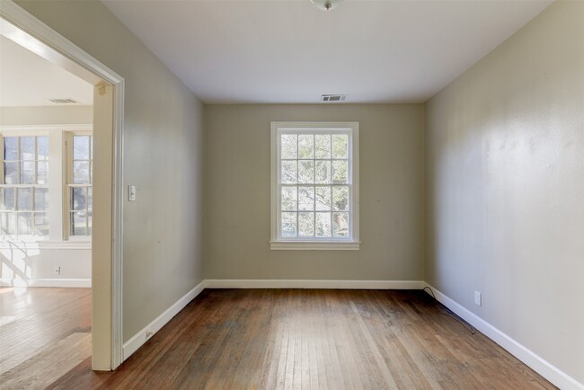 Building Photo - 2214 Ashley St