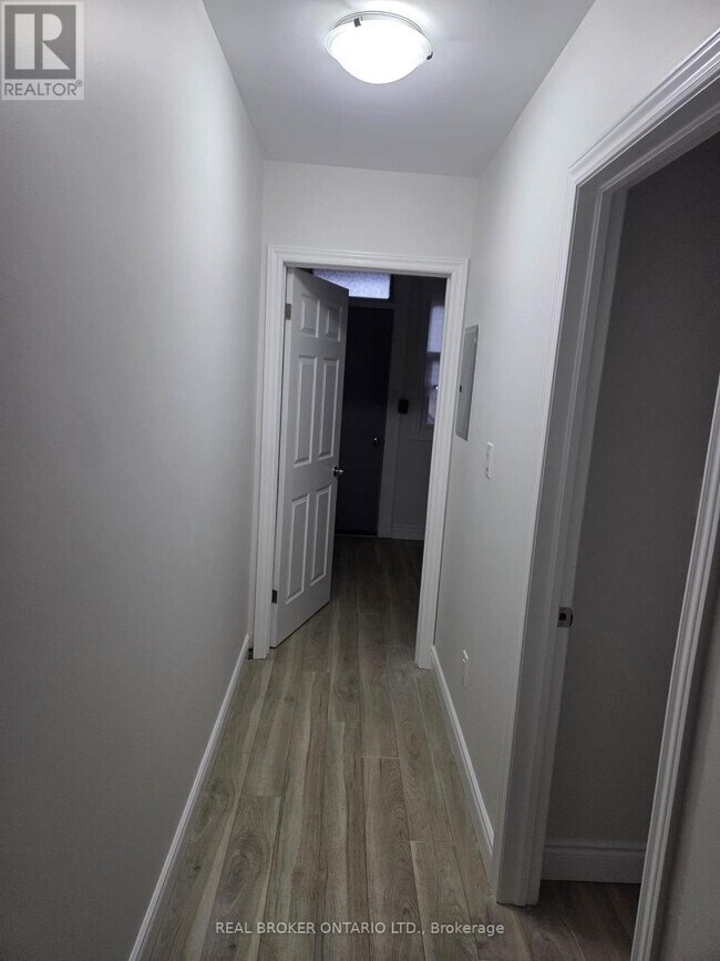 Photo du bâtiment - 917 Main St E