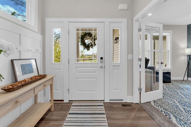 Building Photo - Luxurious 5 bedroom, 3 1/2 bathroom home i...